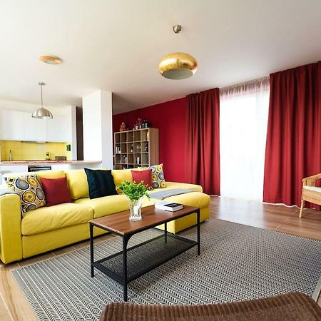 Private 5 Star 3 Room Flat And In-Door Pkg Nitra Exterior photo