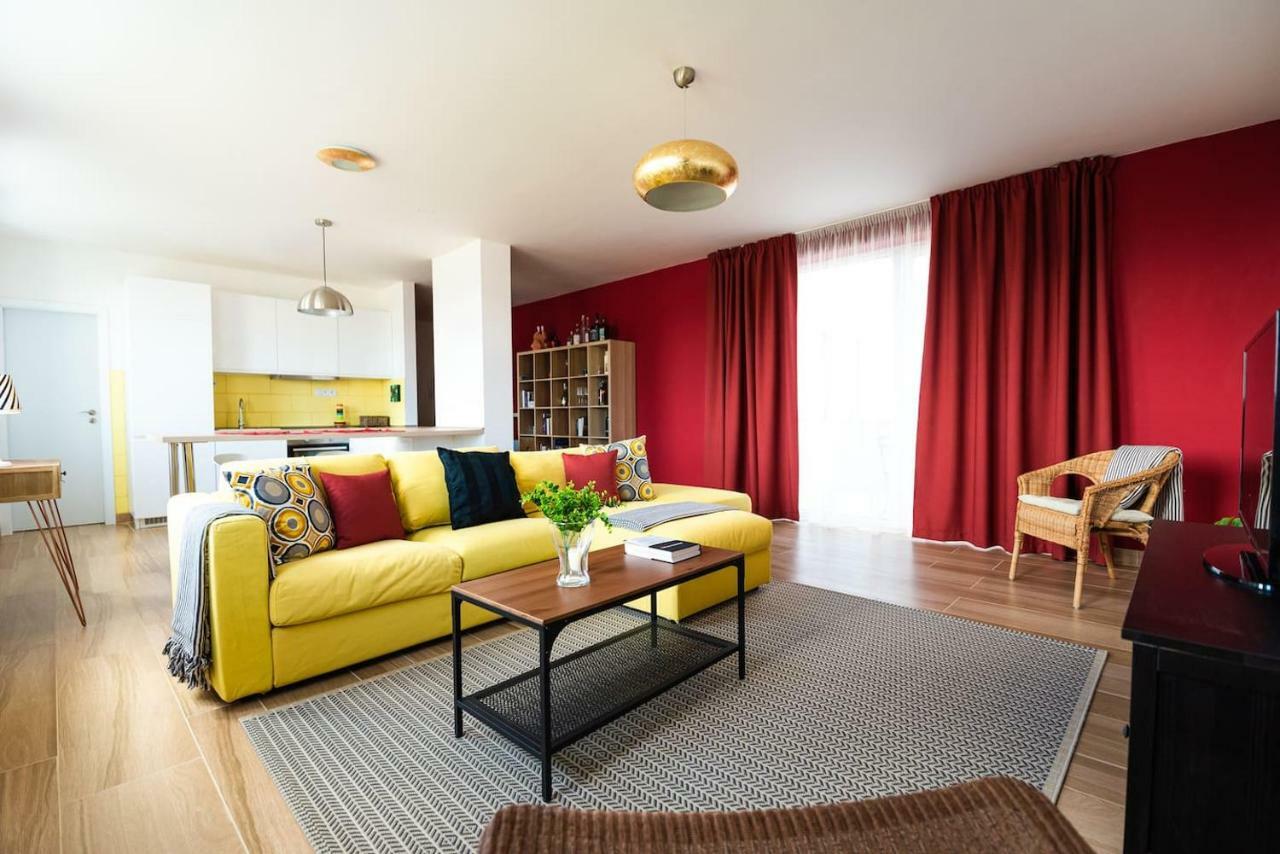 Private 5 Star 3 Room Flat And In-Door Pkg Nitra Exterior photo